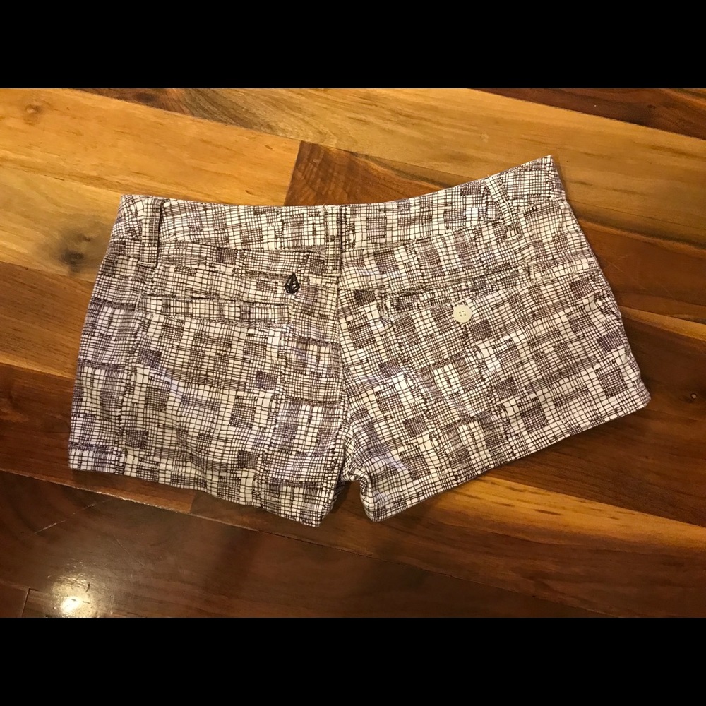 Volcom shorts - Picture 4 of 4